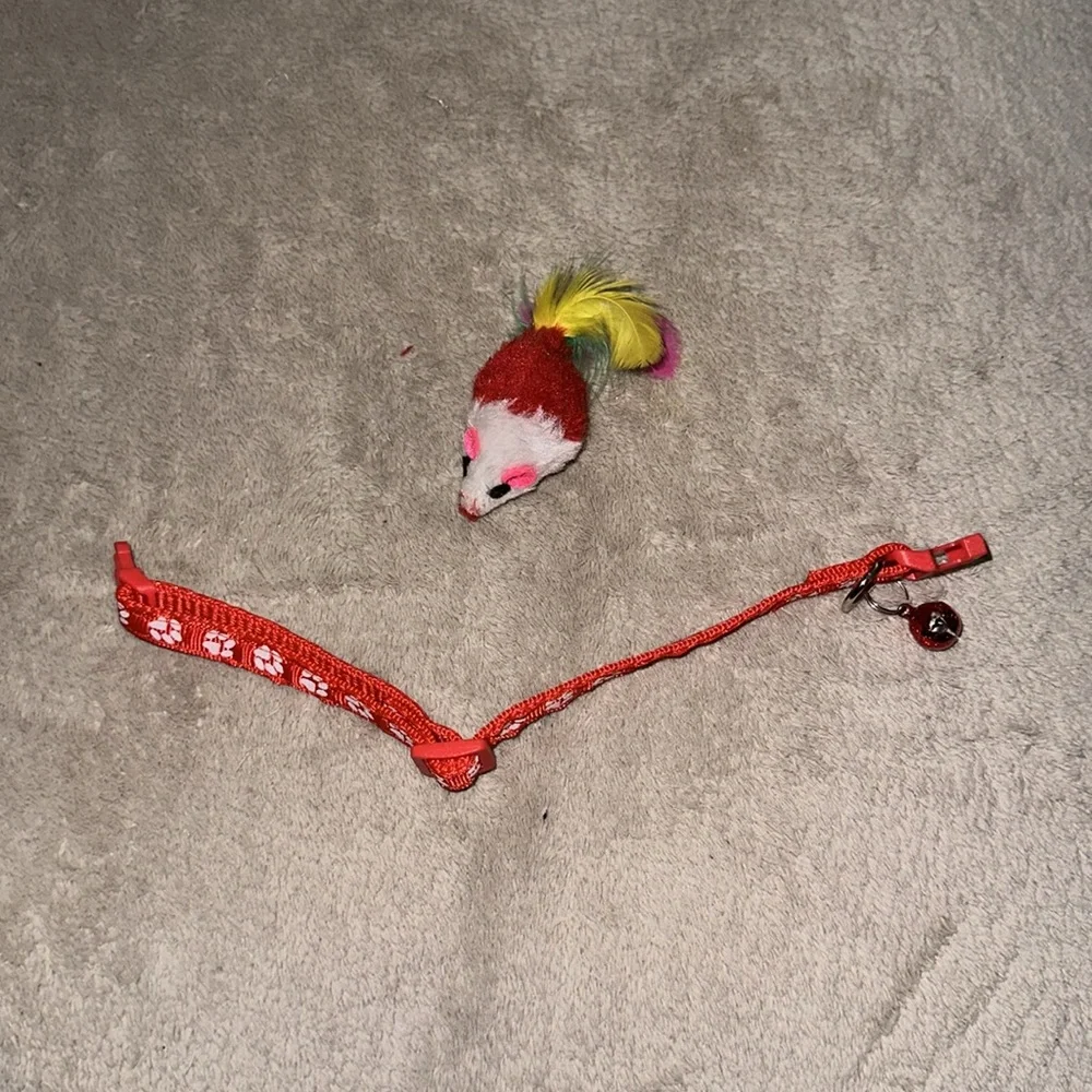 Cat bundle adjustable red collar with paw print and red/white toy mouse New